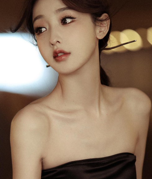 某书99元买的好看的小姐姐手机壁纸，适合当屏保